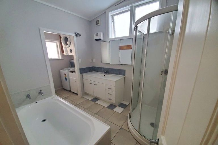 Photo of property in 18 Somerset Avenue, Newtown, Wellington, 6021