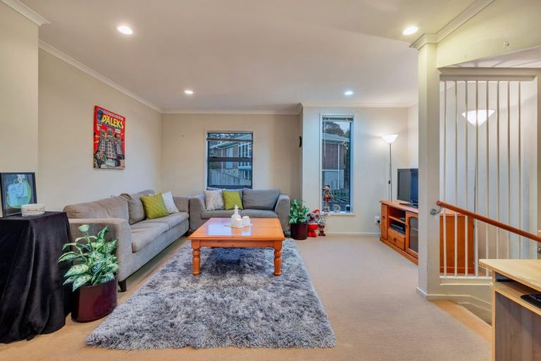 Photo of property in 35 Barnea Circle, Glen Eden, Auckland, 0602