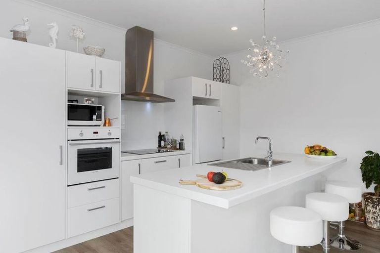 Photo of property in 28 Excelsa Place, Papamoa Beach, Papamoa, 3118