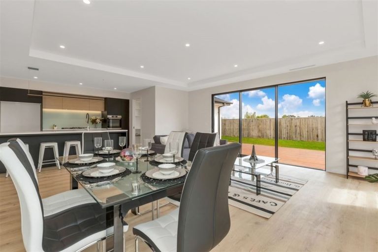 Photo of property in 10 Valour Drive, Rangiora, 7400