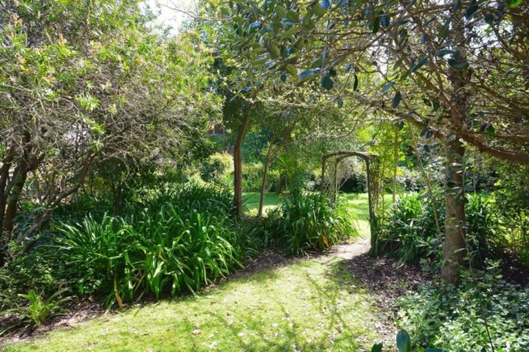 Photo of property in 1 Island View Terrace, Waikanae Beach, Waikanae, 5036