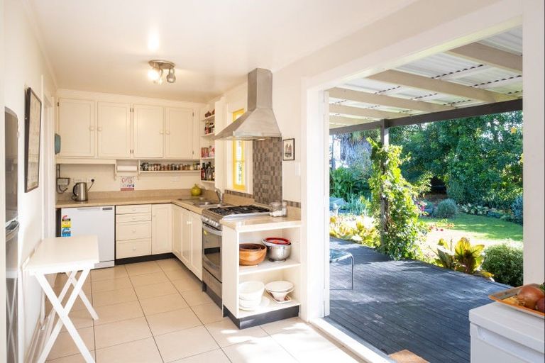 Photo of property in 900 Caroline Road, Mayfair, Hastings, 4122