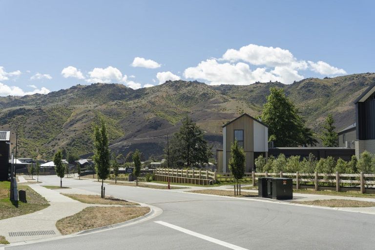 Photo of property in 2 Travertine Street, Cromwell, 9310