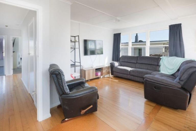Photo of property in 9 Morere Street, Titahi Bay, Porirua, 5022
