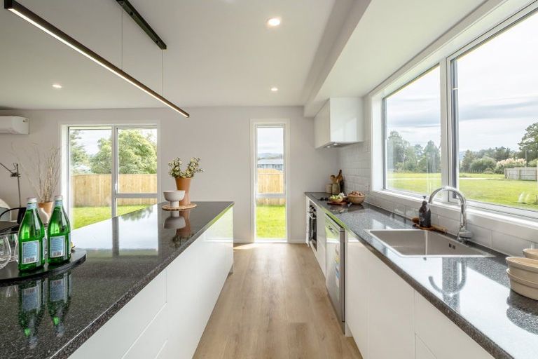 Photo of property in 3 Macrocarpa Lane, Carterton, 5713