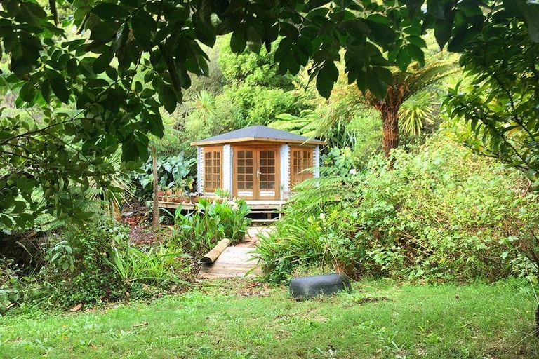 Photo of property in 76 Top Town Place, Coromandel, 3506