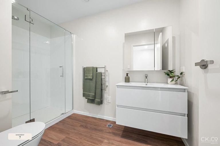 Photo of property in 130 Cambridge Terrace, Fairfield, Lower Hutt, 5011