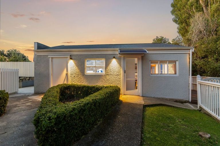 Photo of property in 211 Fifield Terrace, Opawa, Christchurch, 8023