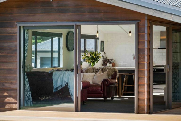 Photo of property in 1 Hall Road, Bannockburn, Cromwell, 9384