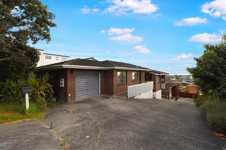 Photo of property in 1/4219 Great North Road, Glendene, Auckland, 0602