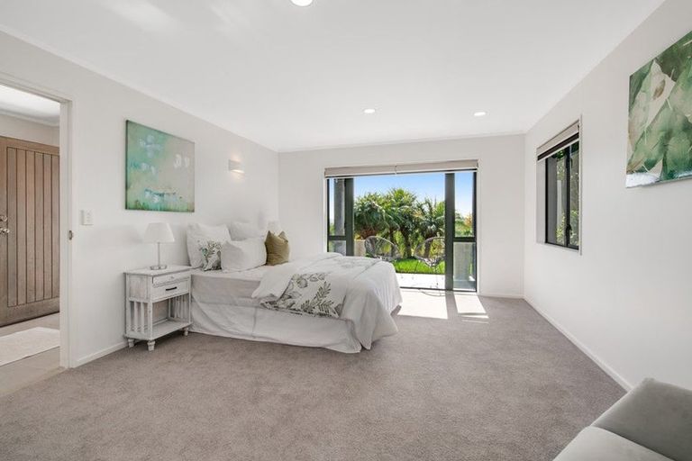 Photo of property in 10 Goldfinch Rise, Unsworth Heights, Auckland, 0632