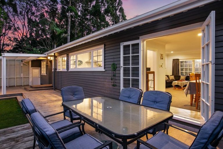 Photo of property in 792 West Coast Road, Oratia, Auckland, 0604