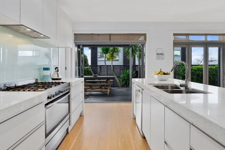 Photo of property in 131 Kowhai Road, Mairangi Bay, Auckland, 0630