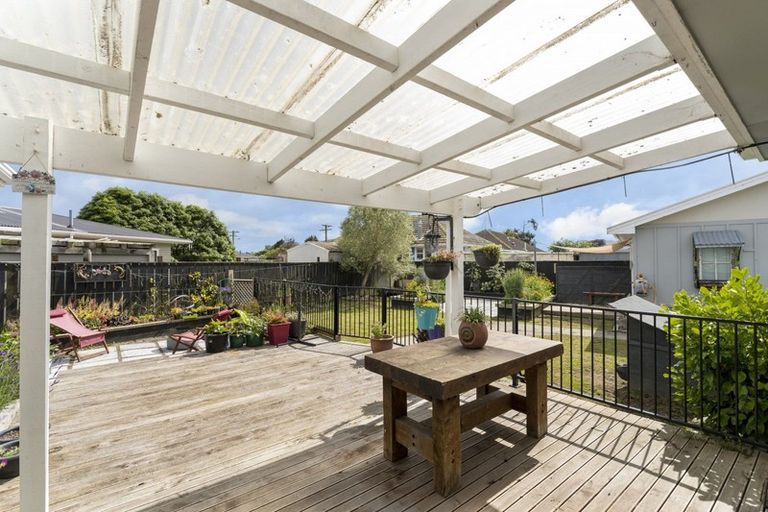 Photo of property in 16 Totara Street, Otaki, 5512