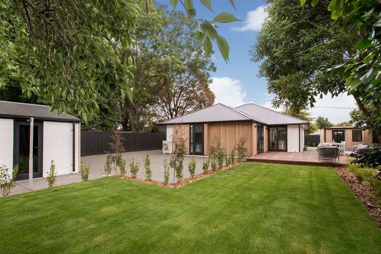 Photo of property in 35 Tui Street, Fendalton, Christchurch, 8041