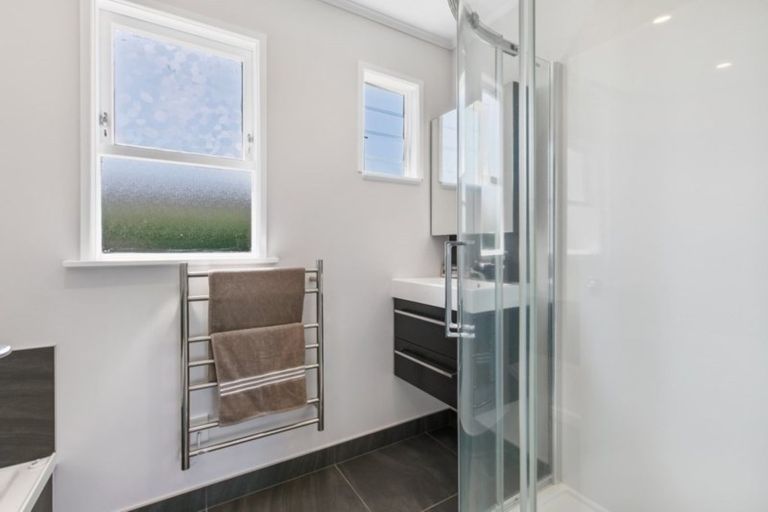 Photo of property in 3 Grimshaw Place, Henderson, Auckland, 0612