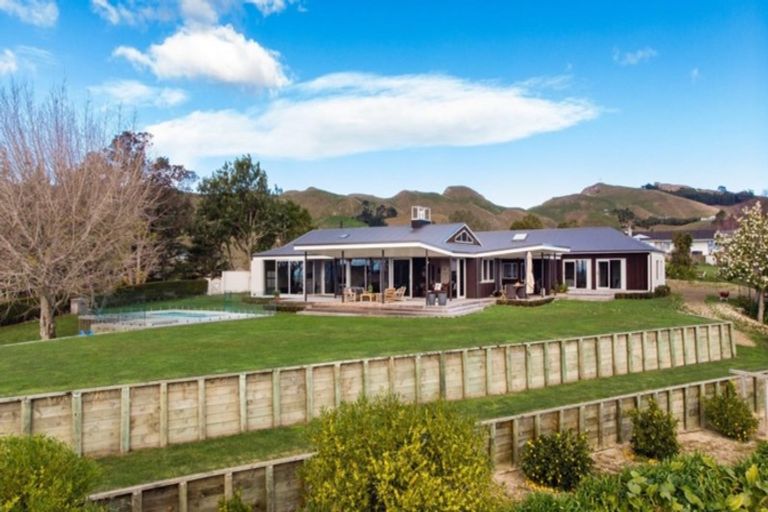 Photo of property in 207 Durham Drive, Havelock North, 4130