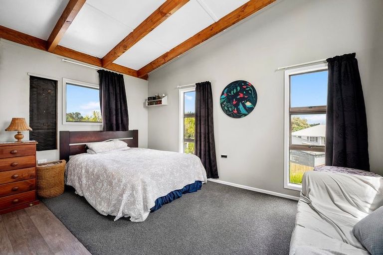 Photo of property in 28a Te Moau Avenue, Parakai, 0830