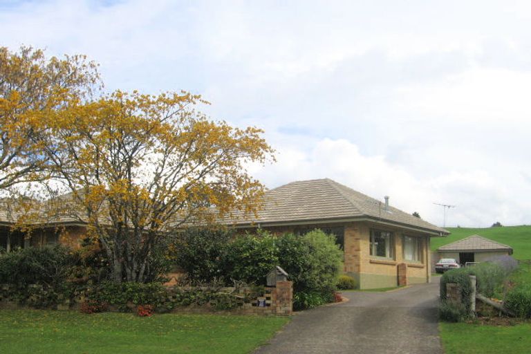 Photo of property in 389 Pukehangi Road, Pomare, Rotorua, 3015