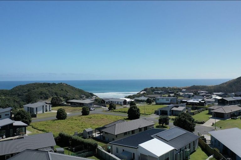Photo of property in 2 Pipi Place, Baylys Beach, 0377