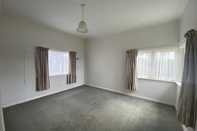 Photo of property in 2 Clifton Road, Waiake, Auckland, 0630