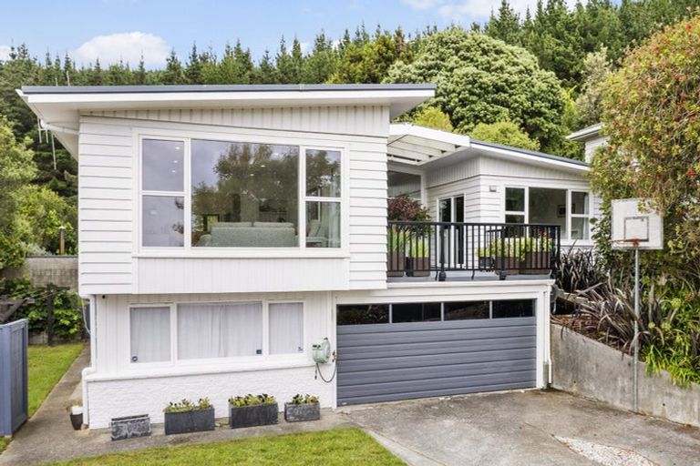 Photo of property in 53 Sunrise Boulevard, Tawa, Wellington, 5028