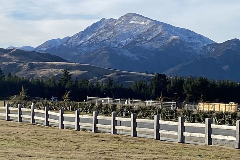 Photo of property in 1 Outlet Road, Wanaka, 9305