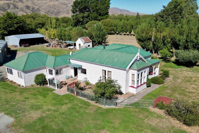 Photo of property in 5584 Kurow Duntroon Road, Kurow, 9498