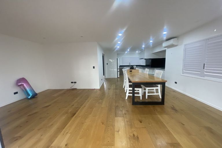 Photo of property in 58 Beechdale Crescent, Pakuranga Heights, Auckland, 2010