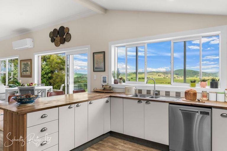 Photo of property in 17 Oparakau Road, Matakohe, 0594