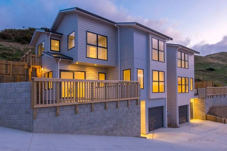 Photo of property in 9 Comber Place, Johnsonville, Wellington, 6037