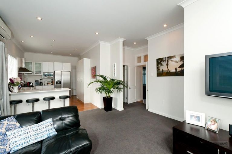 Photo of property in 1/3 Alma Road, Milford, Auckland, 0620