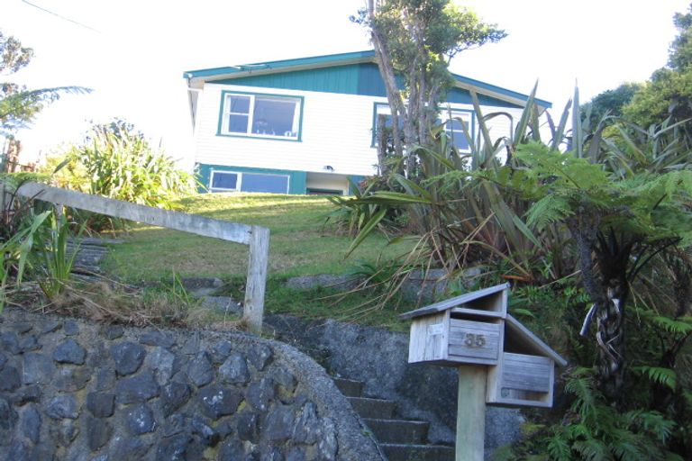 Photo of property in 35 Huntleigh Park Way, Ngaio, Wellington, 6035