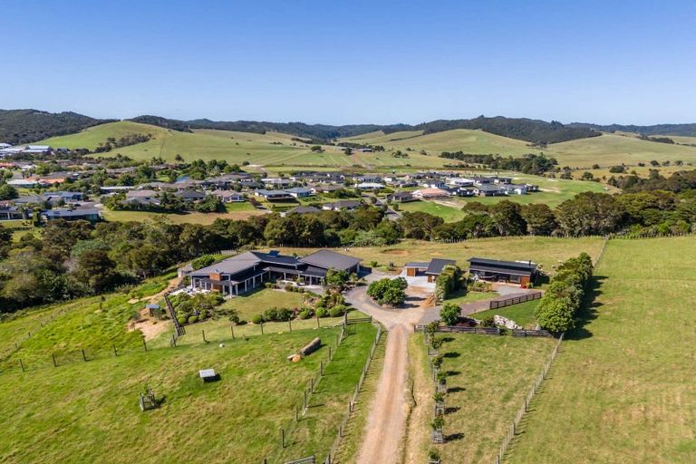 Photo of property in 65 Jamesons Esplanade, Haruru, 0204