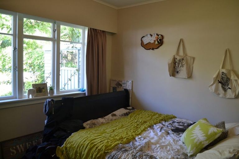 Photo of property in 25 Beaumont Crescent, Frankleigh Park, New Plymouth, 4310