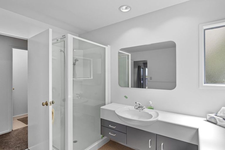 Photo of property in 1/311 Glenfield Road, Glenfield, Auckland, 0629