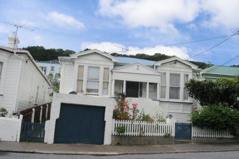 Photo of property in 27 Porritt Avenue, Mount Victoria, Wellington, 6011