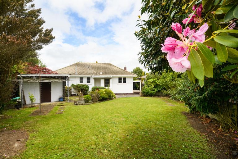 Photo of property in 32 Parkland Crescent, Terrace End, Palmerston North, 4410