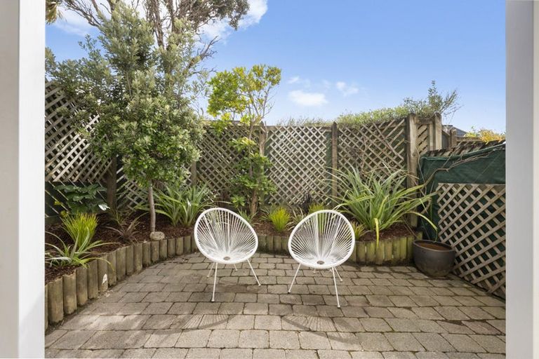 Photo of property in 11 Lawson Place, Mount Victoria, Wellington, 6011