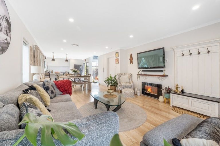 Photo of property in 5 Waihanga Way, Bucklands Beach, Auckland, 2014