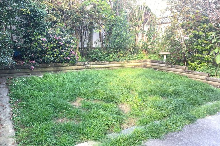 Photo of property in 1024 East Coast Road, Fairview Heights, Auckland, 0630