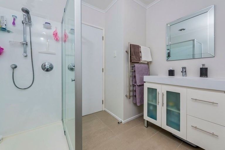 Photo of property in 6 Thornlow Street, Glendene, Auckland, 0602