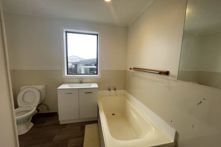 Photo of property in 90 Porchester Road, Papakura, 2110