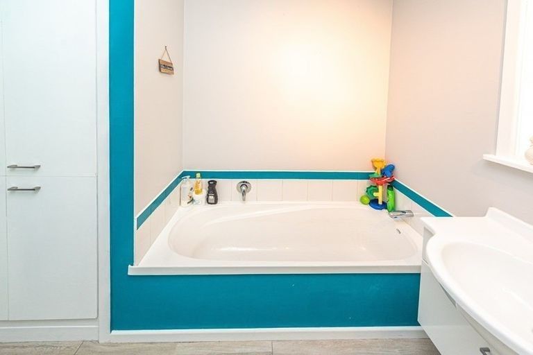 Photo of property in 18 West Way, Durie Hill, Whanganui, 4500