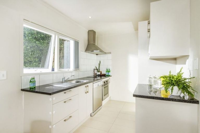 Photo of property in 1/1 Hatherlow Street, Glenfield, Auckland, 0629