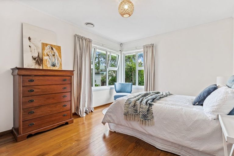 Photo of property in 34 Neil Avenue, Te Atatu Peninsula, Auckland, 0610