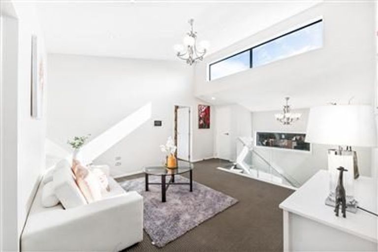 Photo of property in 32 The Enclave, Totara Heights, Auckland, 2105