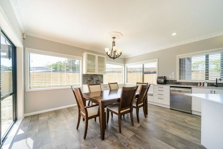 Photo of property in 12 Innes Place, Roslyn, Palmerston North, 4414