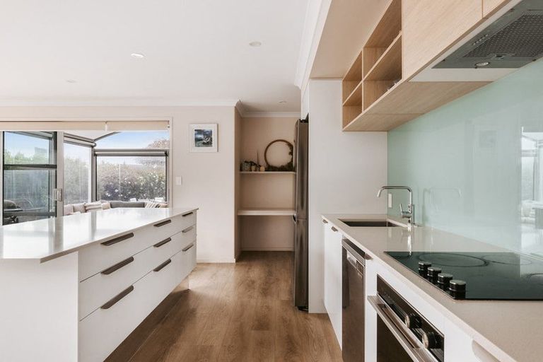 Photo of property in 6 Lakeside Terrace, Omokoroa, 3114