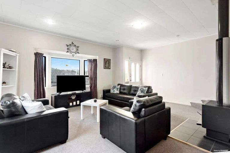 Photo of property in 40 Anne Mclean Drive, Bayview, Auckland, 0629